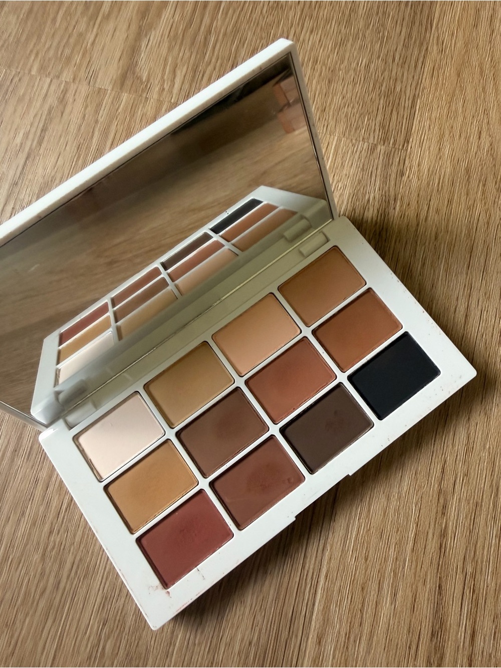 Almost new Makeup by Mario master mattes eyeshadow palette - Picture 3 of 5